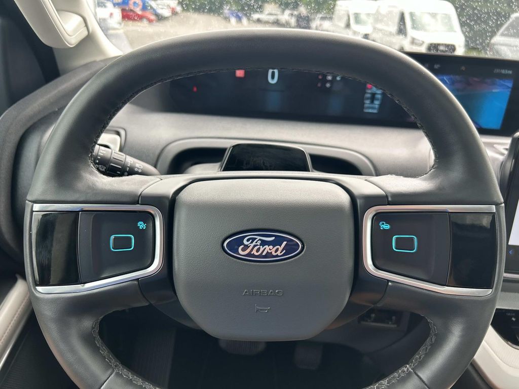 Used 2025 Ford Expedition SUV