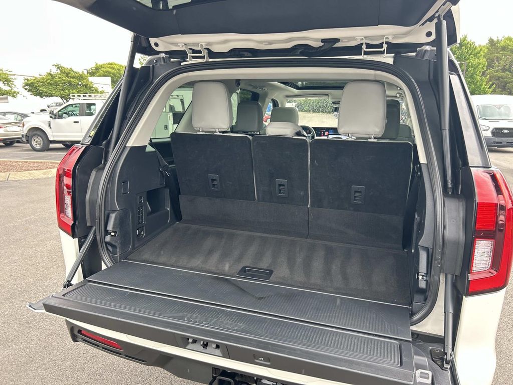 Used 2025 Ford Expedition SUV