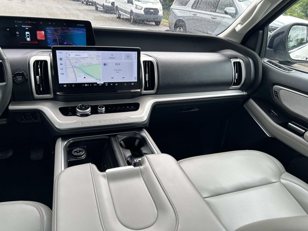 Used 2025 Ford Expedition SUV