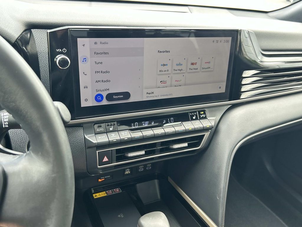 Used 2025 Toyota Camry Hybrid Sedan