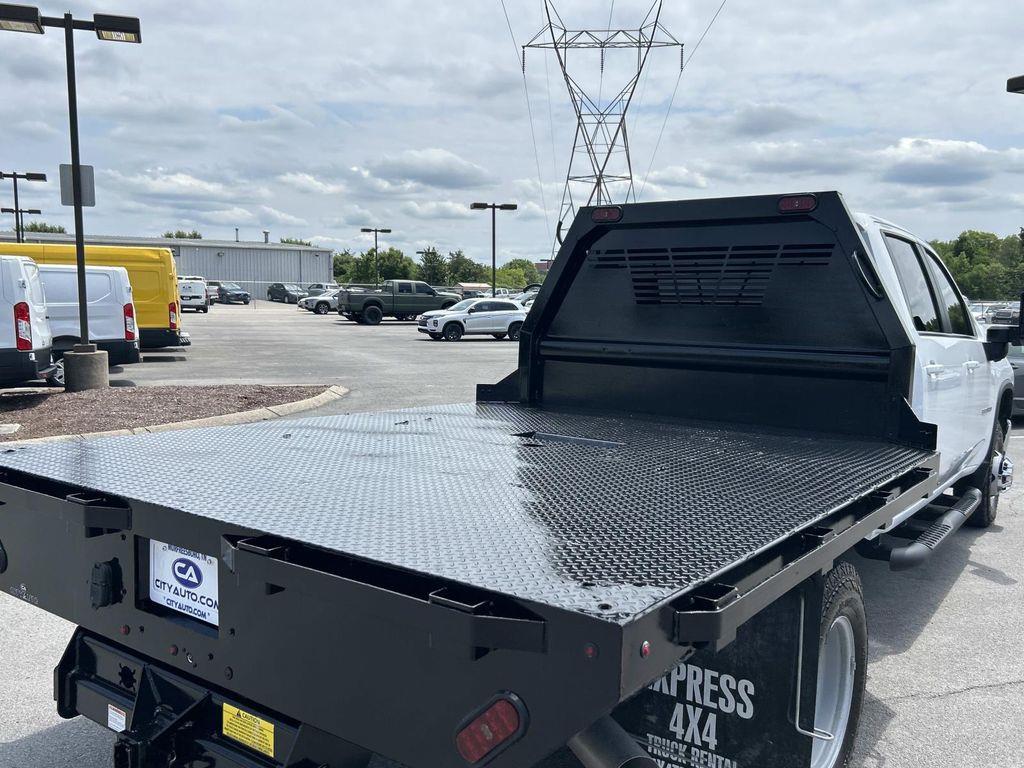 Vehicle photo 16