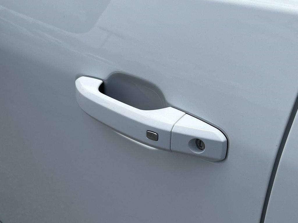 Vehicle photo 20