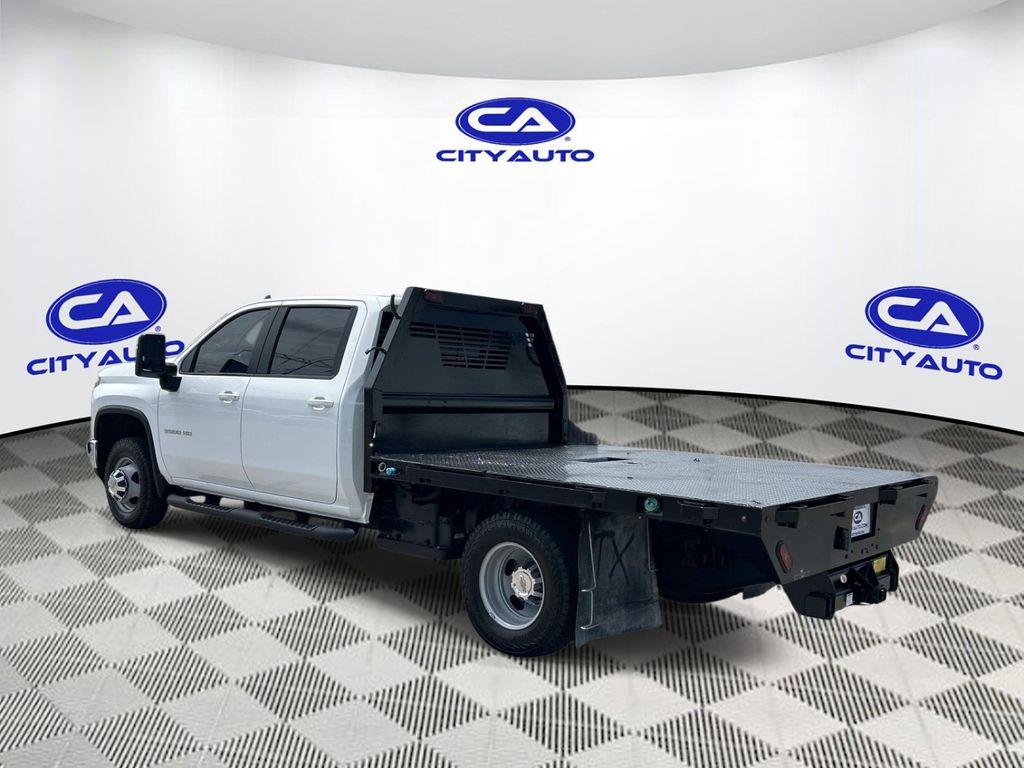 Vehicle photo 7