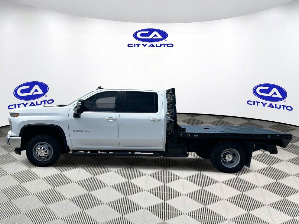 Vehicle photo 8