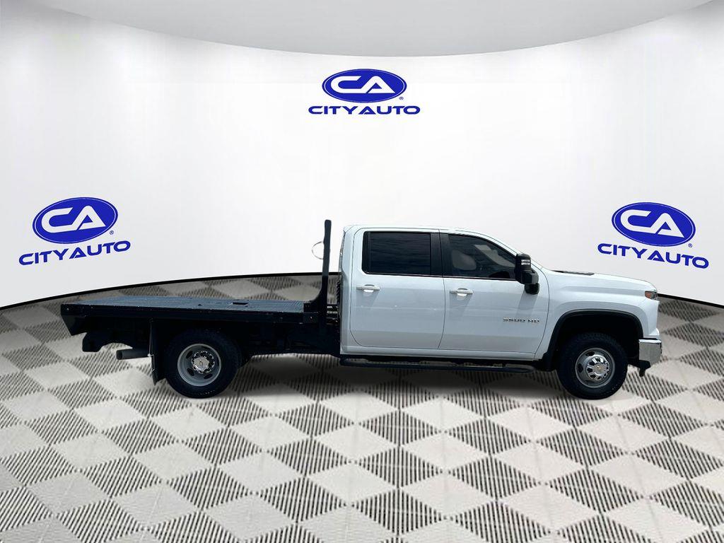 Vehicle photo 2