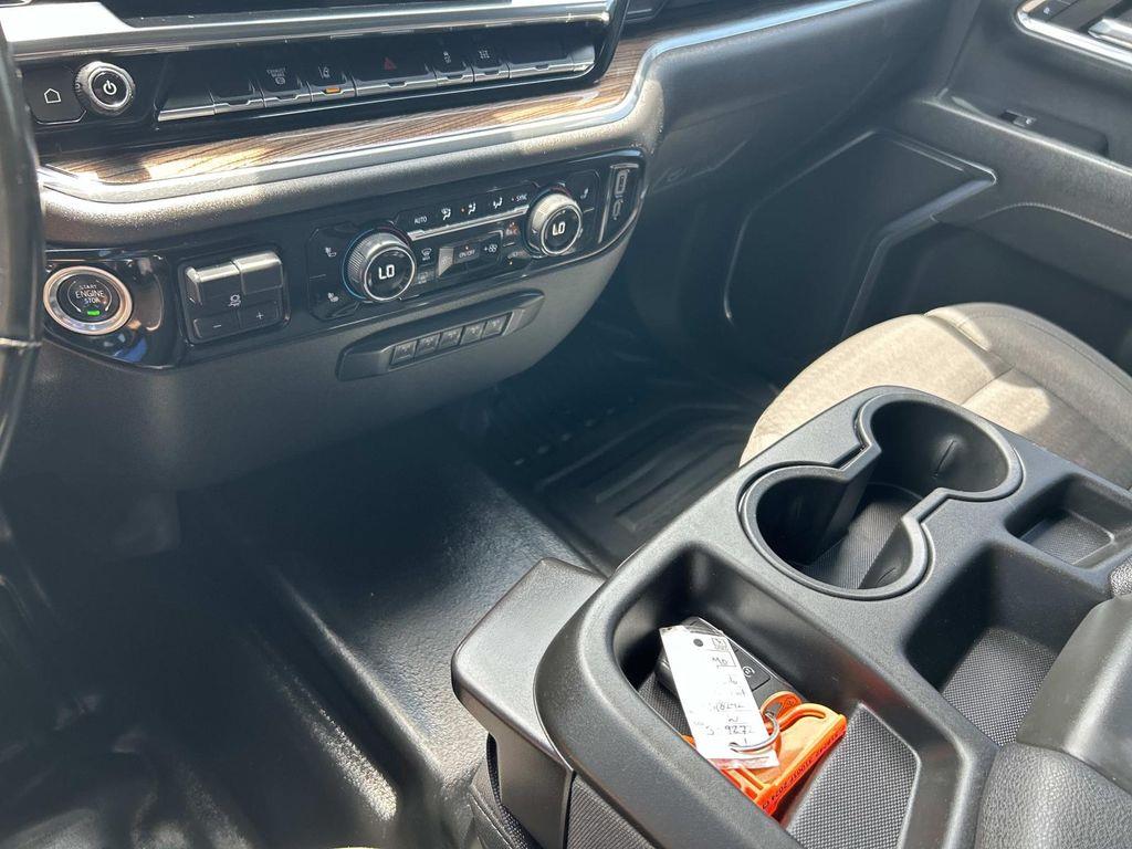 Vehicle photo 35