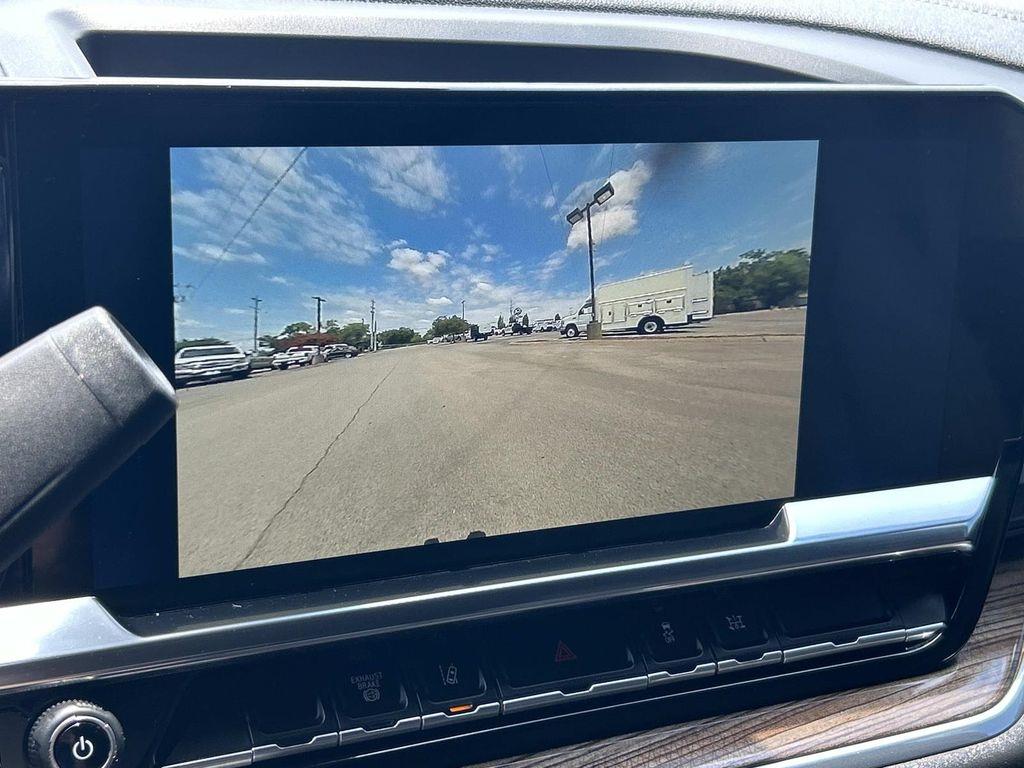 Vehicle photo 34