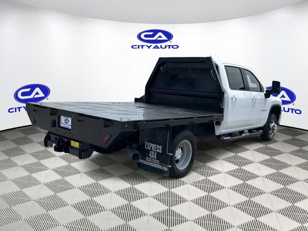 Vehicle photo 4