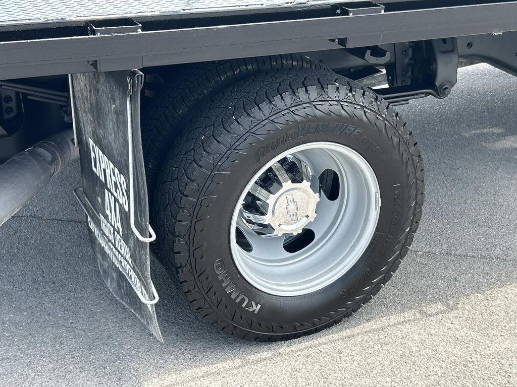 Vehicle photo 19