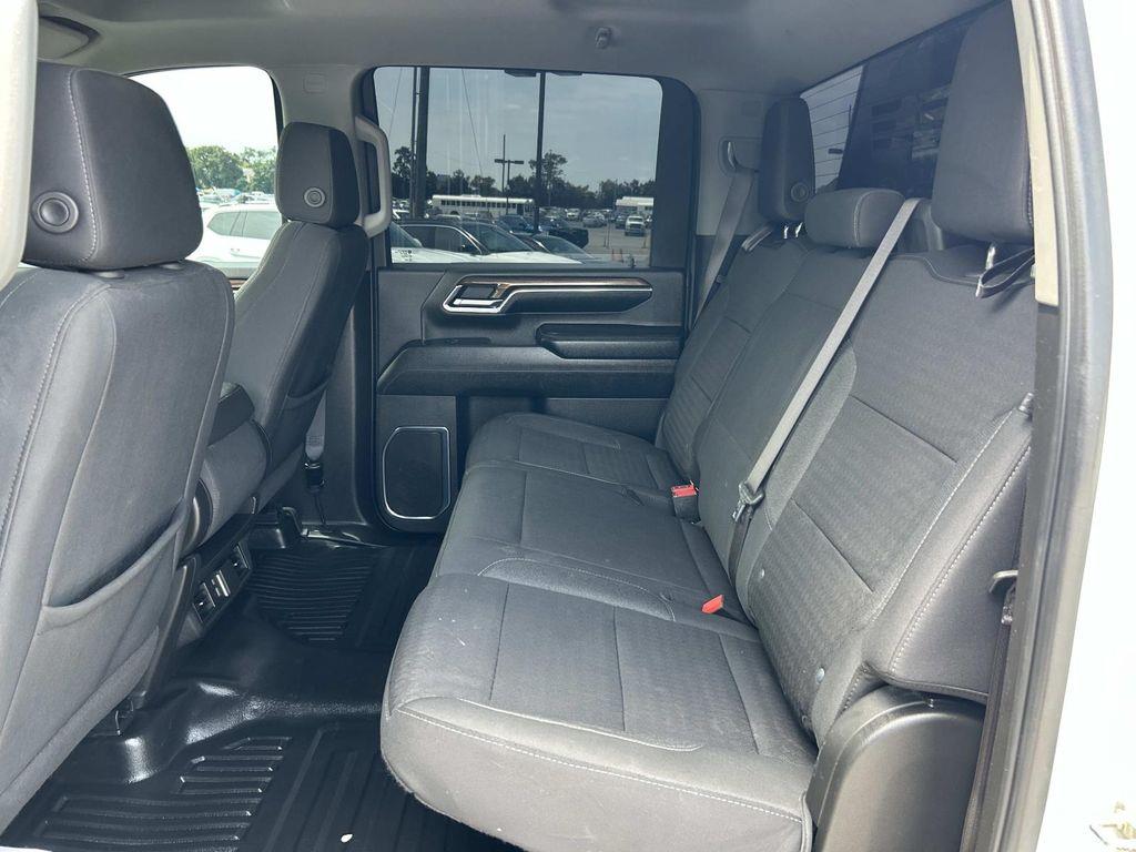 Vehicle photo 28