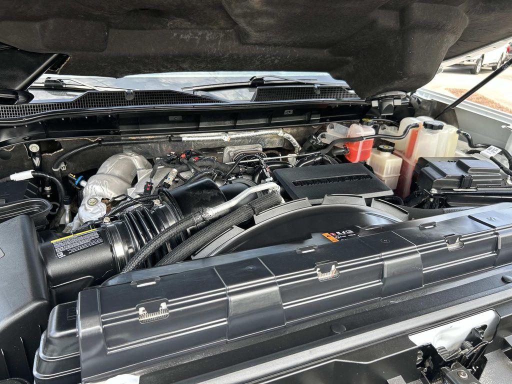 Vehicle photo 24