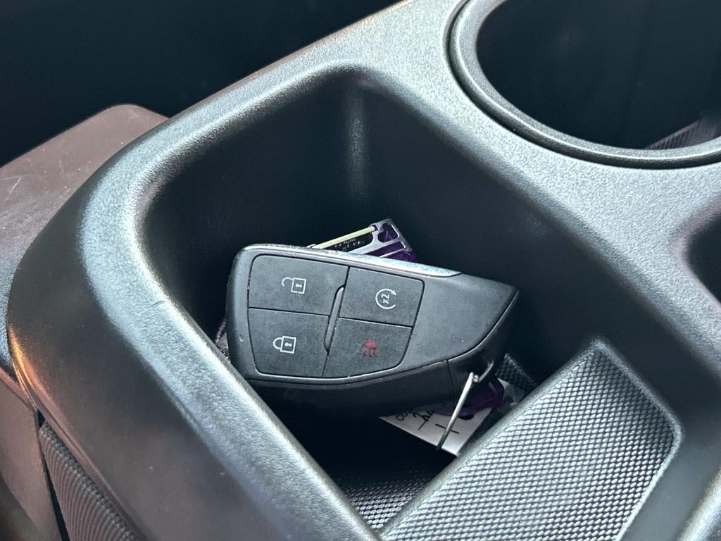 Vehicle photo 37