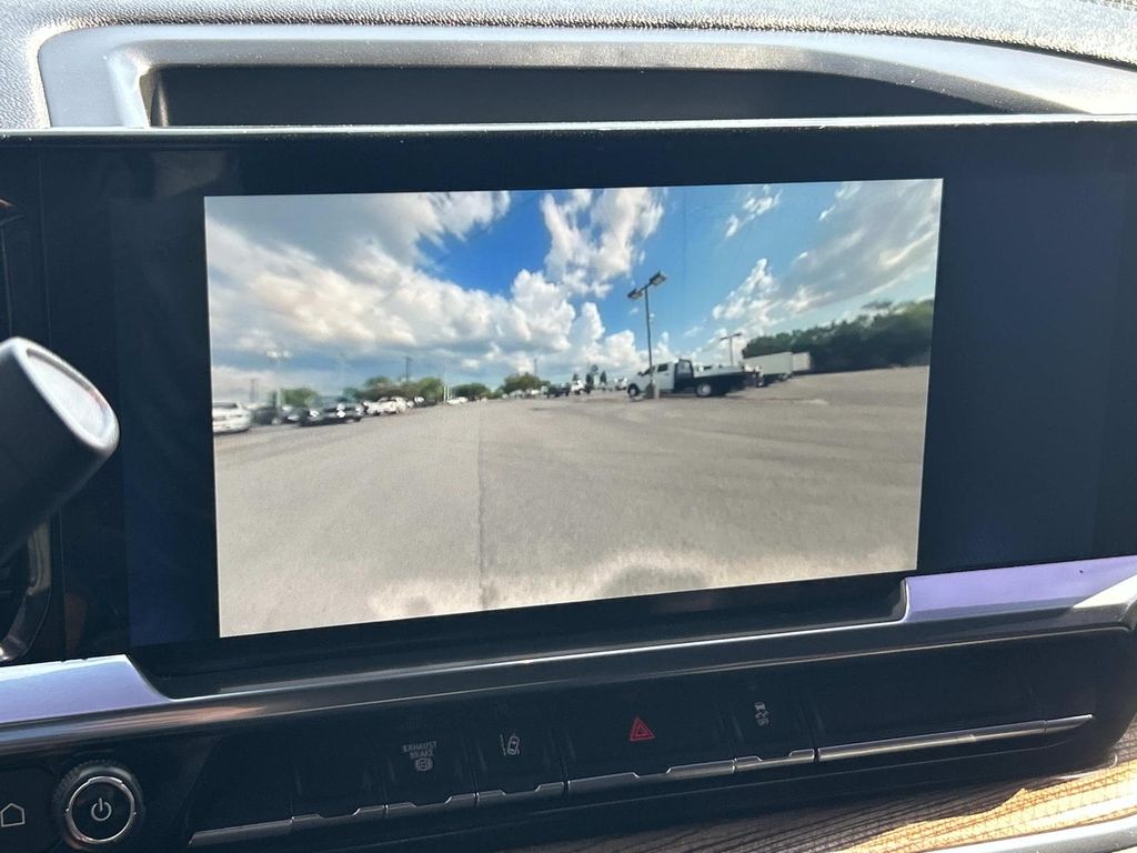 Vehicle photo 32