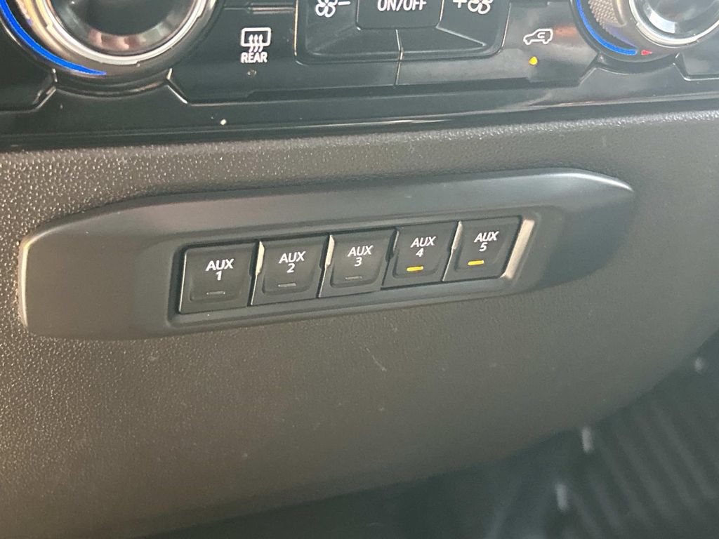 Vehicle photo 36
