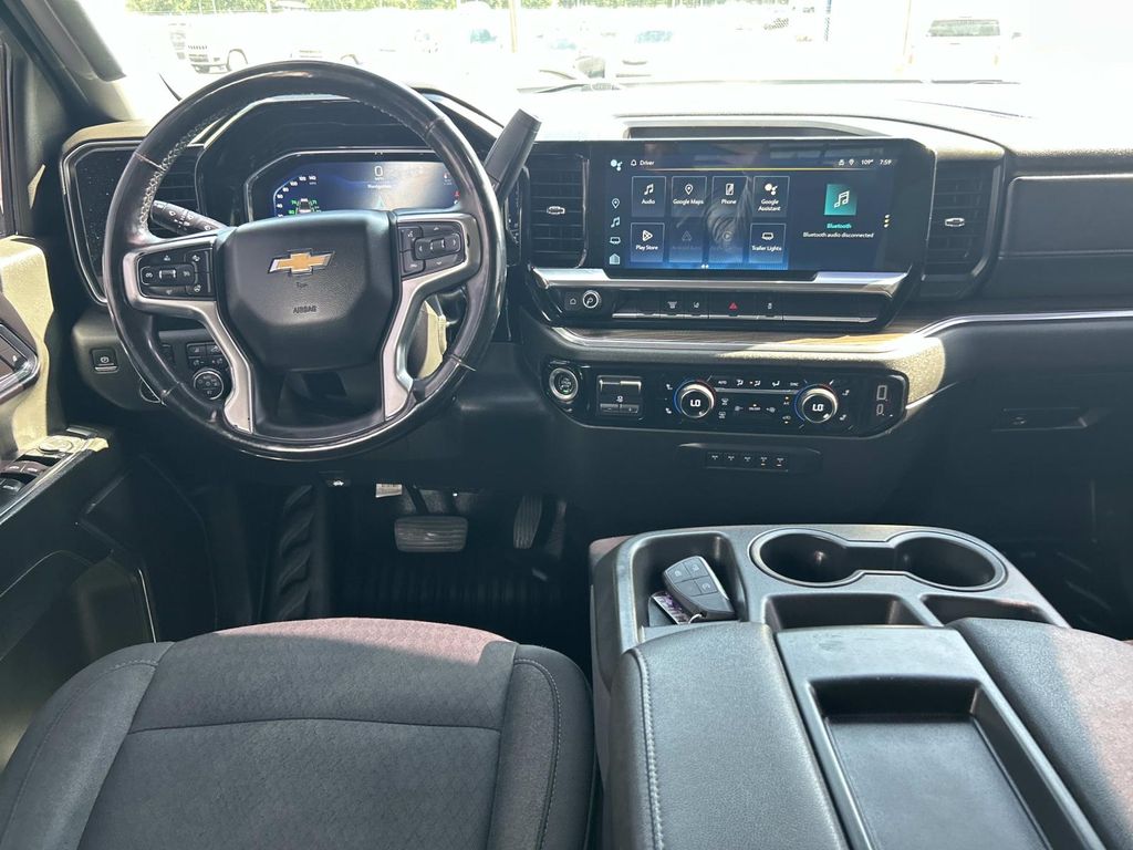 Vehicle photo 22