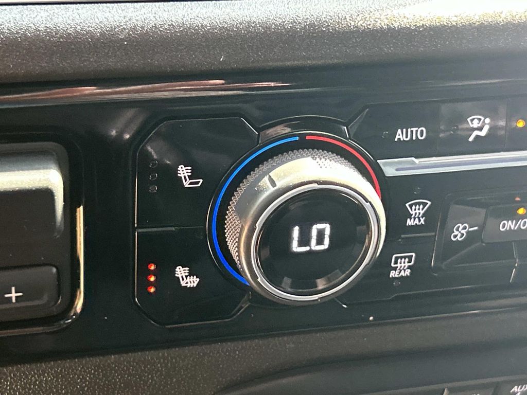 Vehicle photo 35