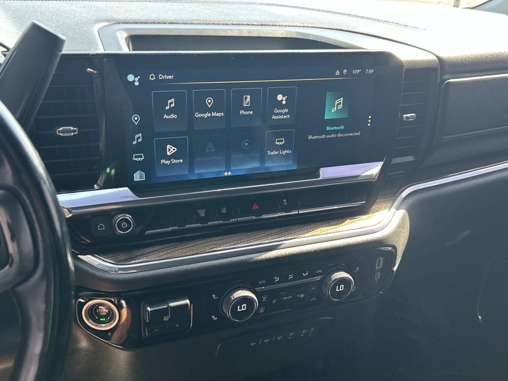 Vehicle photo 31