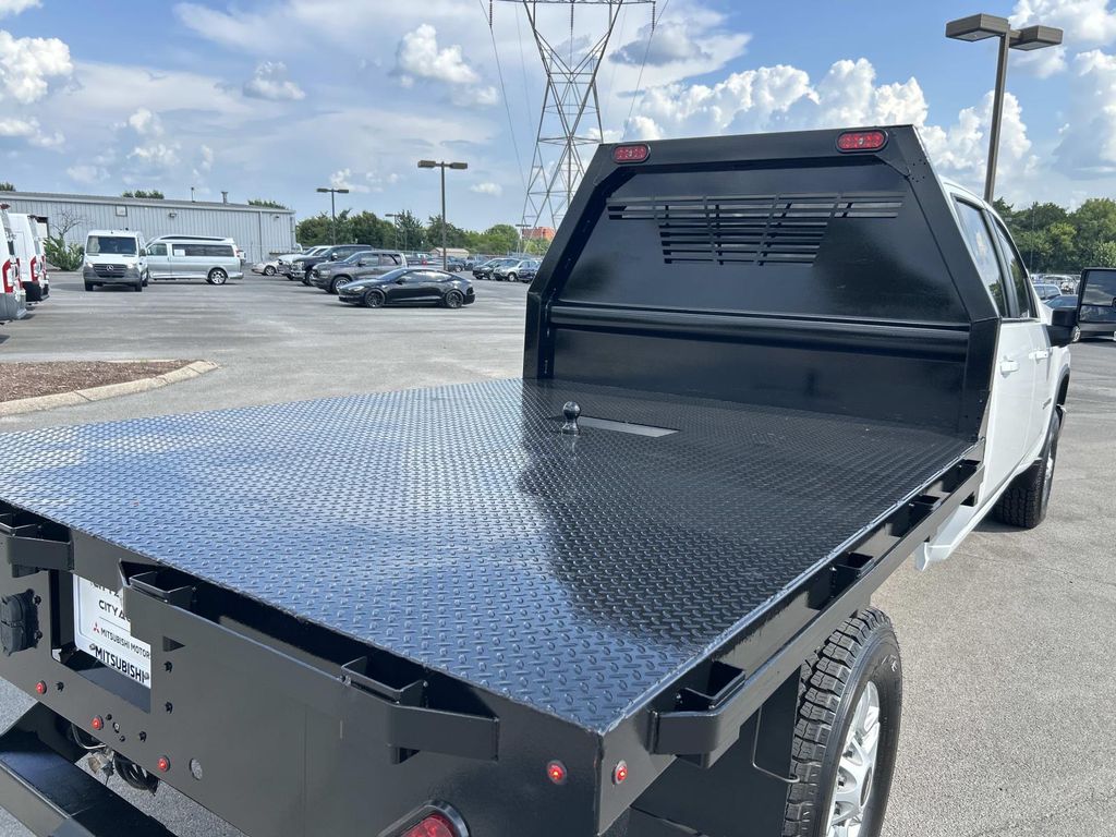 Vehicle photo 14