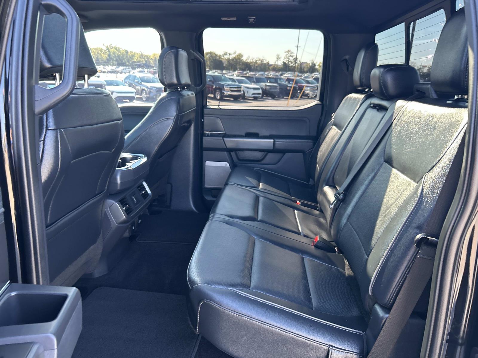 Vehicle photo 28