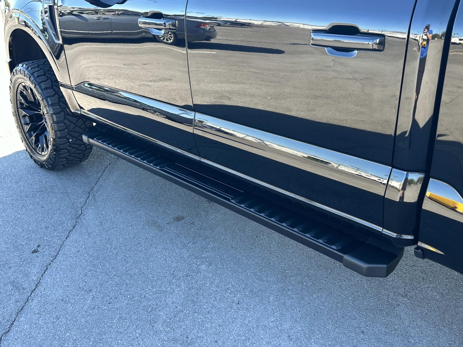 Vehicle photo 17