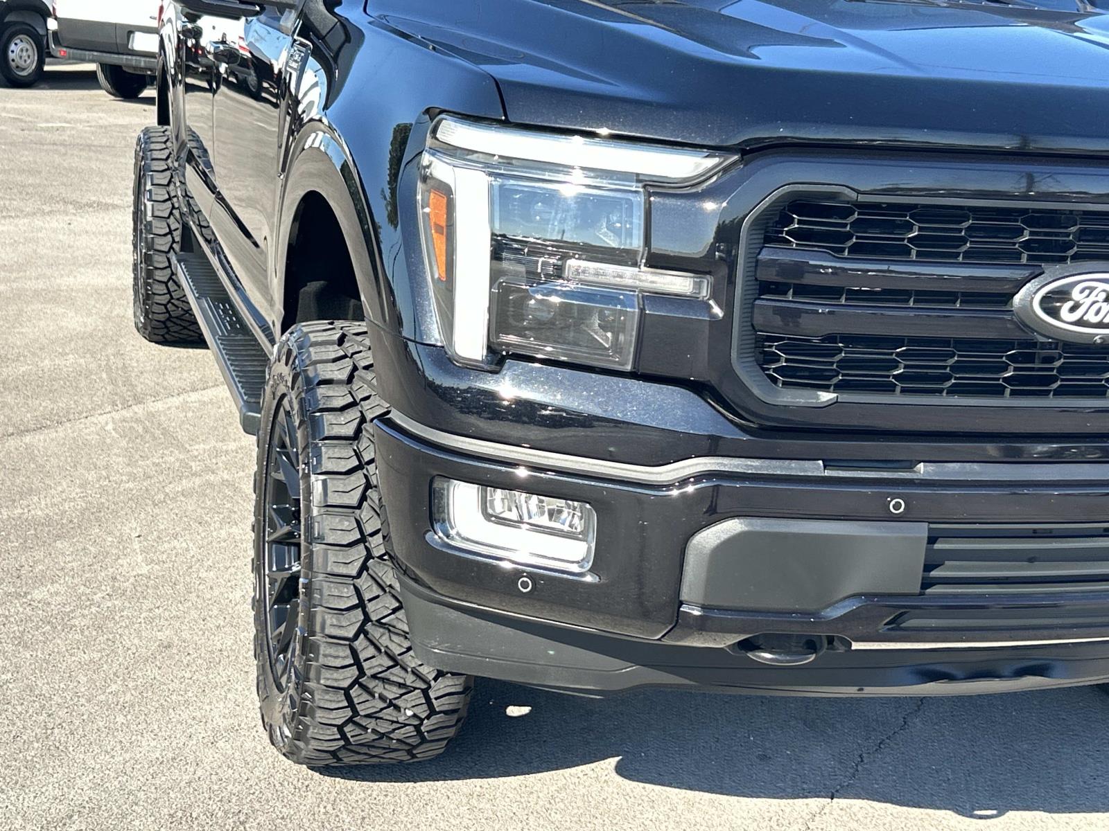 Vehicle photo 11