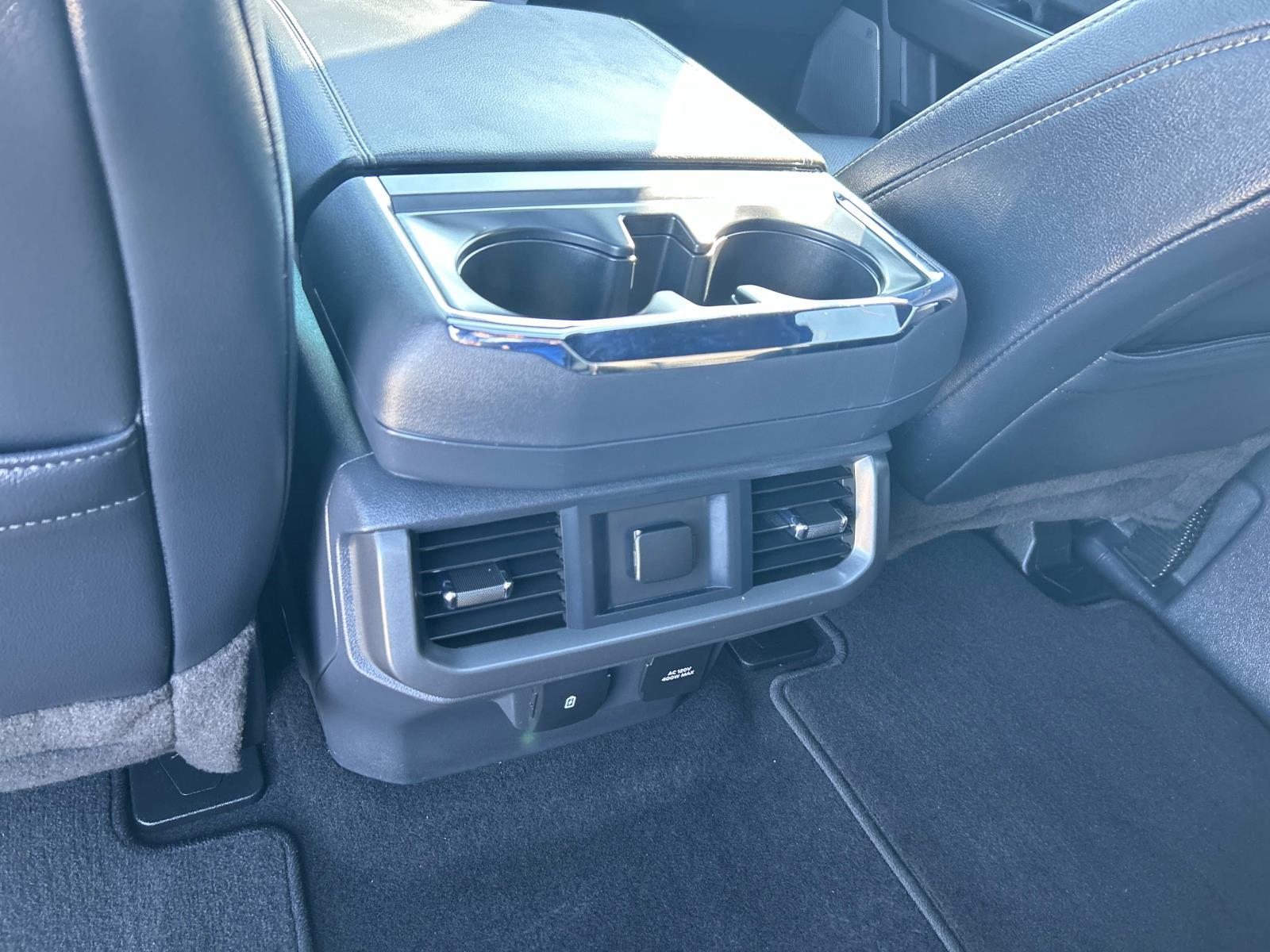 Vehicle photo 27