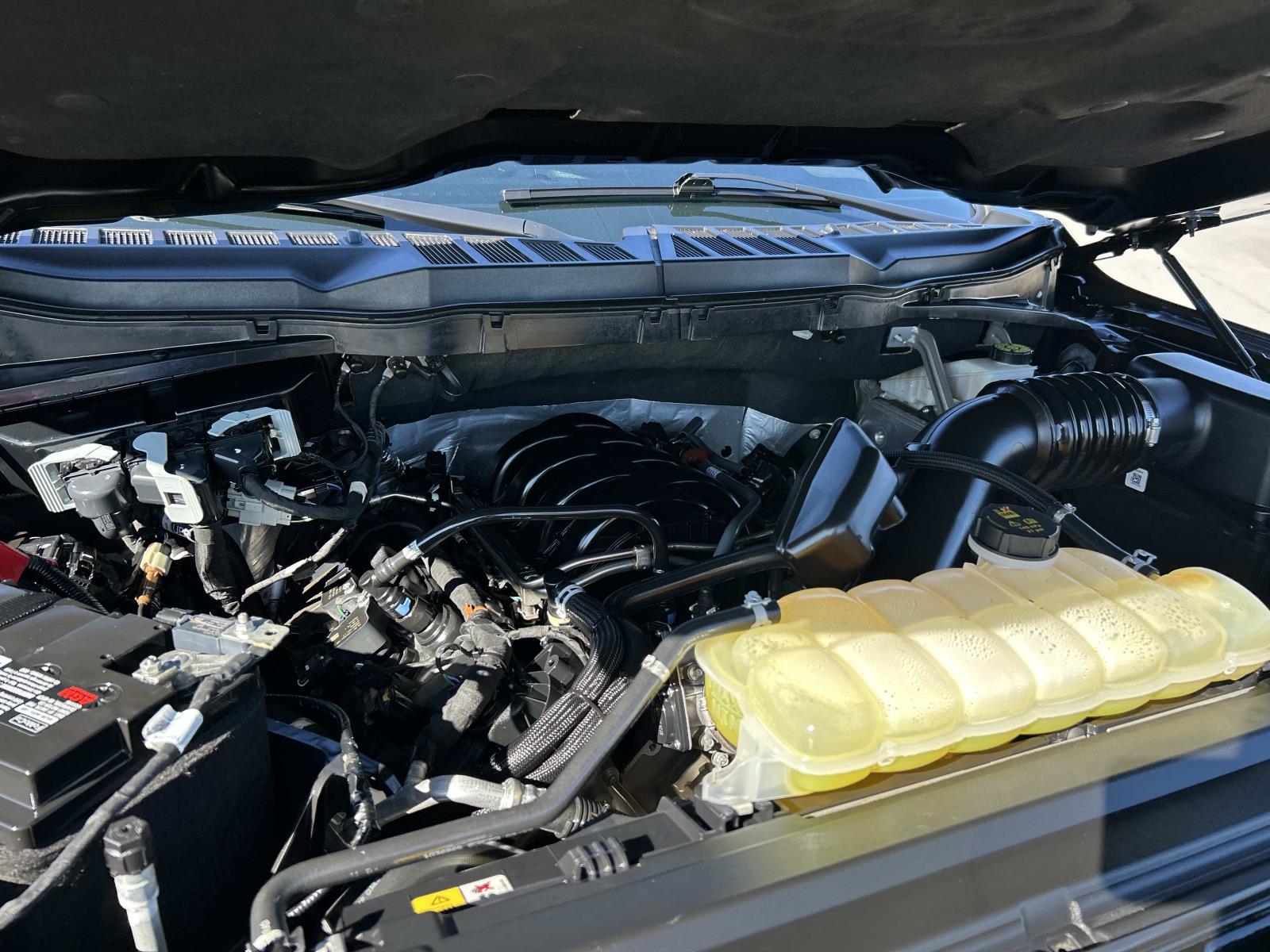 Vehicle photo 23