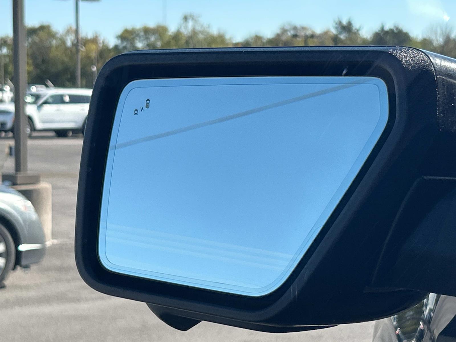 Vehicle photo 20