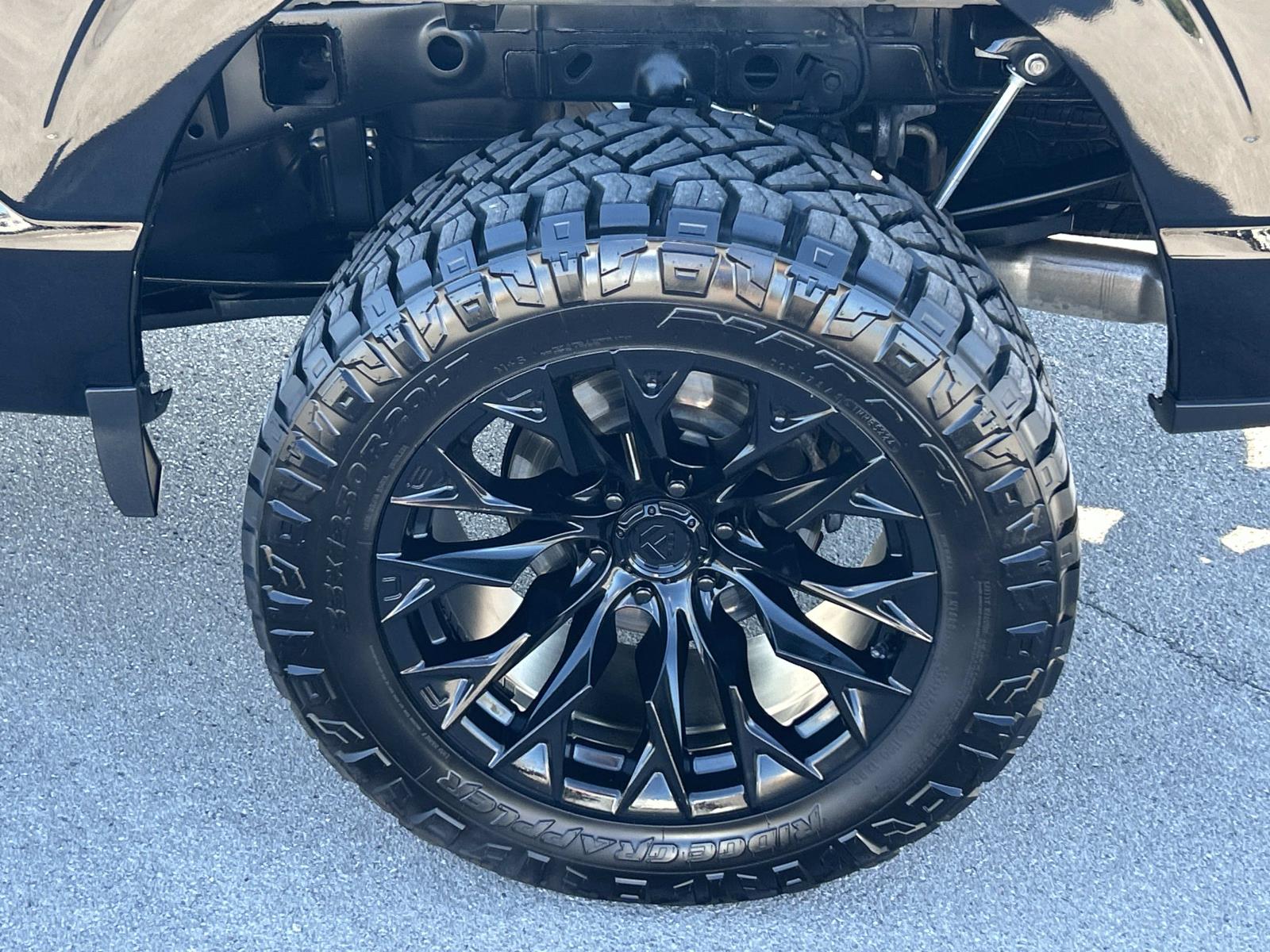 Vehicle photo 16