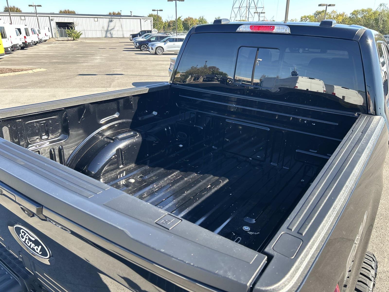 Vehicle photo 14