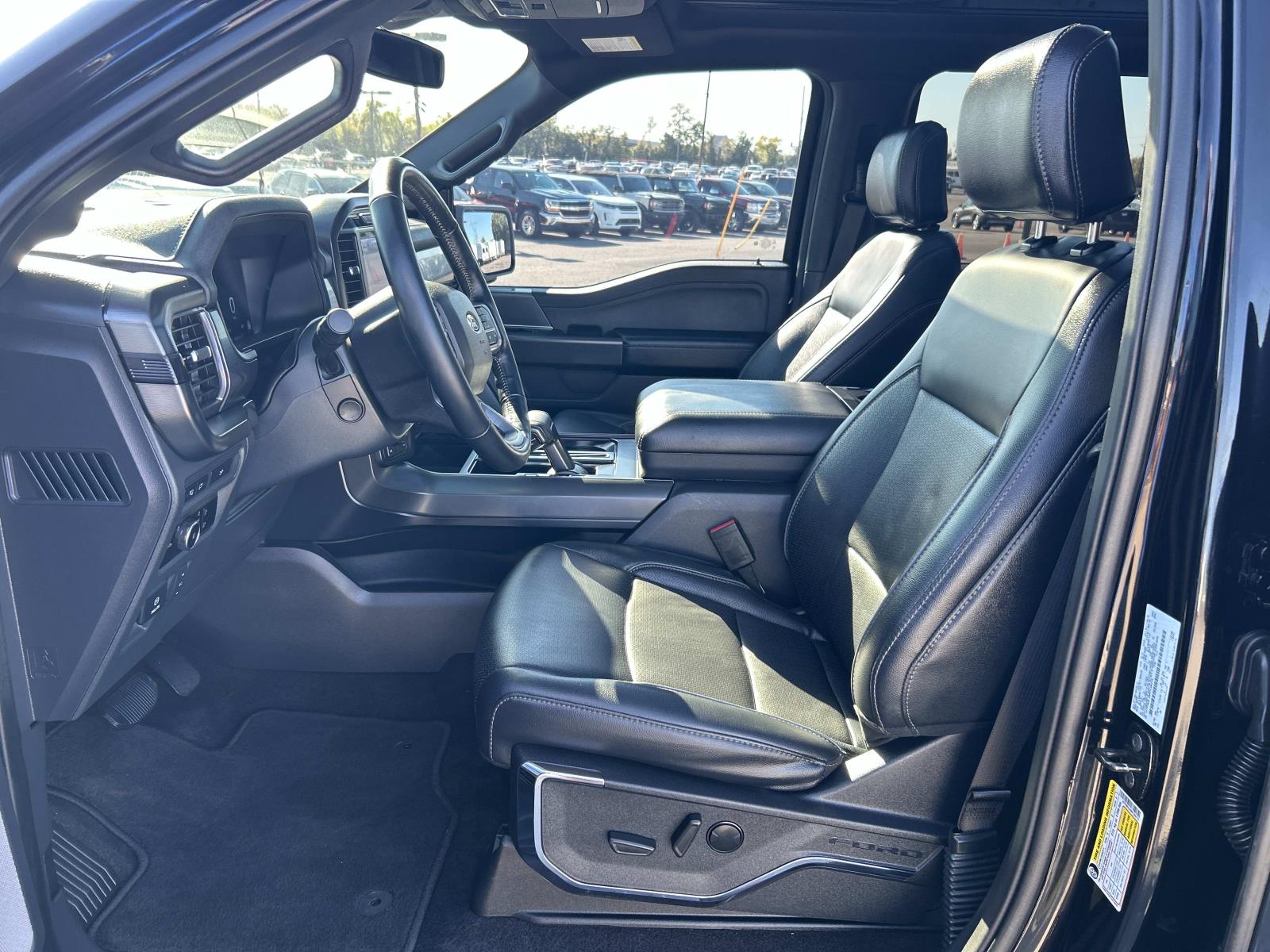 Vehicle photo 30