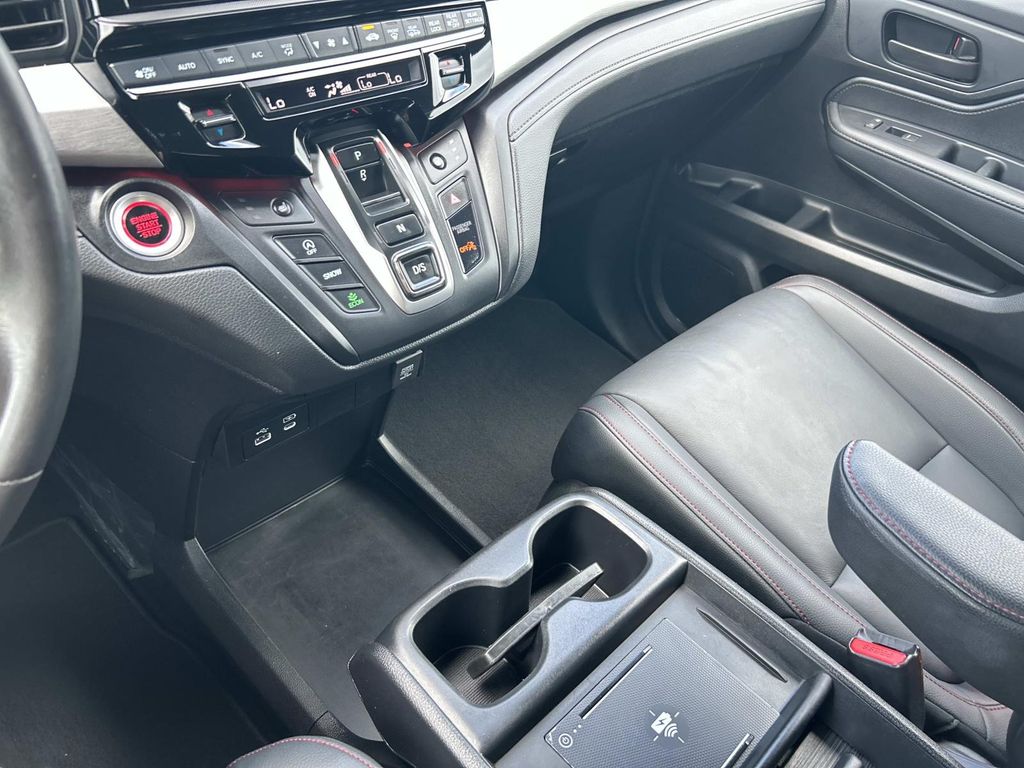 Used 2025 Honda Odyssey Van