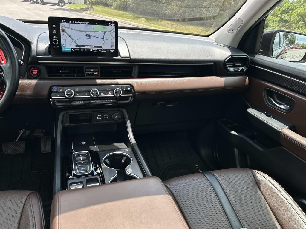 Used 2025 Honda Pilot SUV