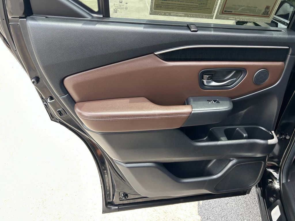 Used 2025 Honda Pilot SUV