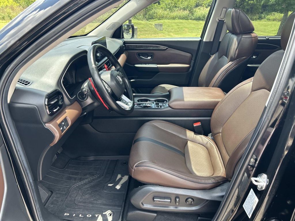Used 2025 Honda Pilot SUV