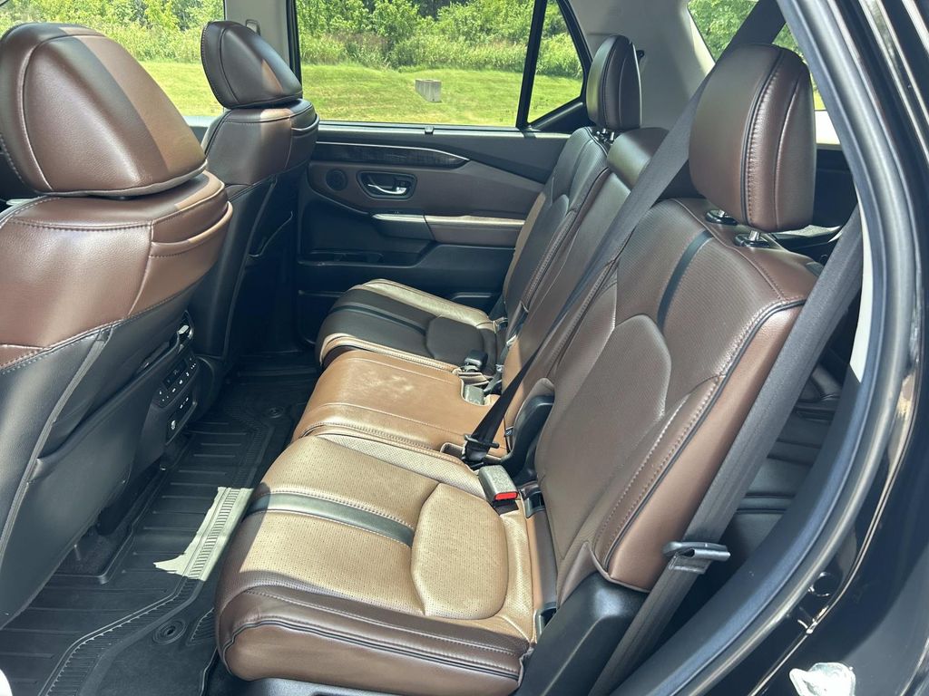 Used 2025 Honda Pilot SUV