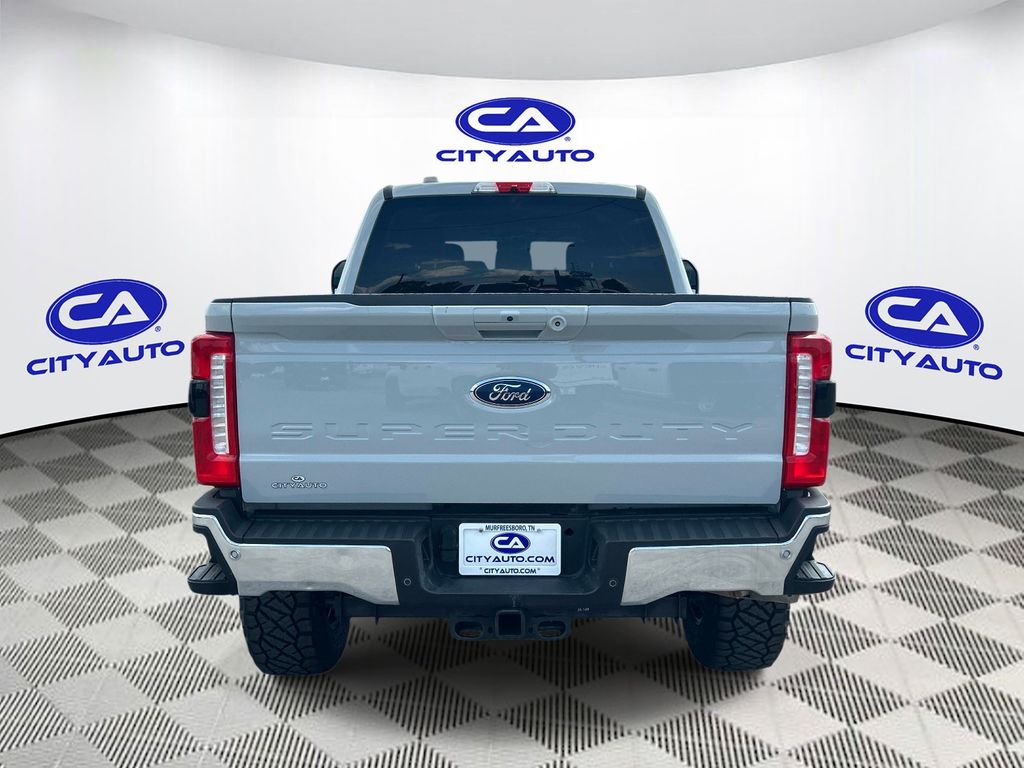 Vehicle photo 4