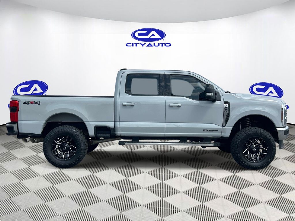 Vehicle photo 2