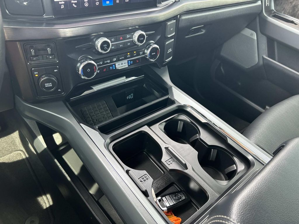 Vehicle photo 38