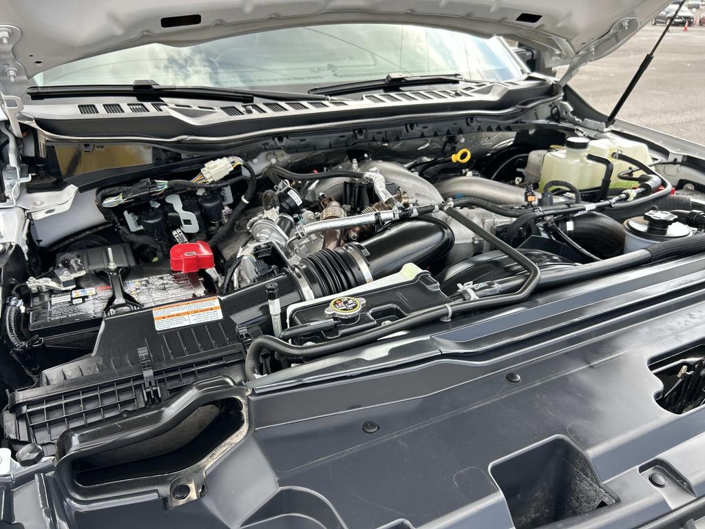 Vehicle photo 23