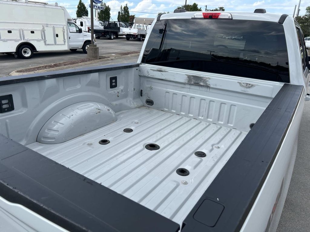 Vehicle photo 14