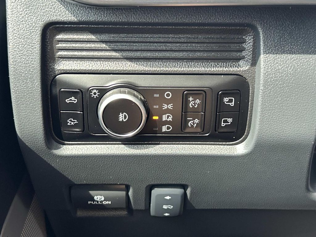 Vehicle photo 44