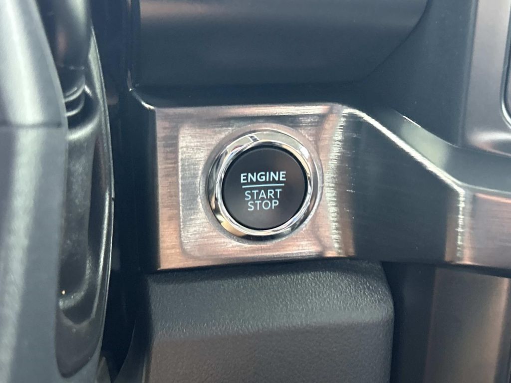 Vehicle photo 45