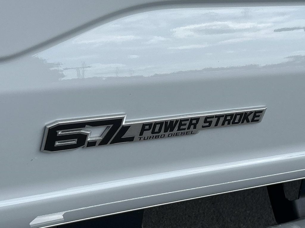 Vehicle photo 22