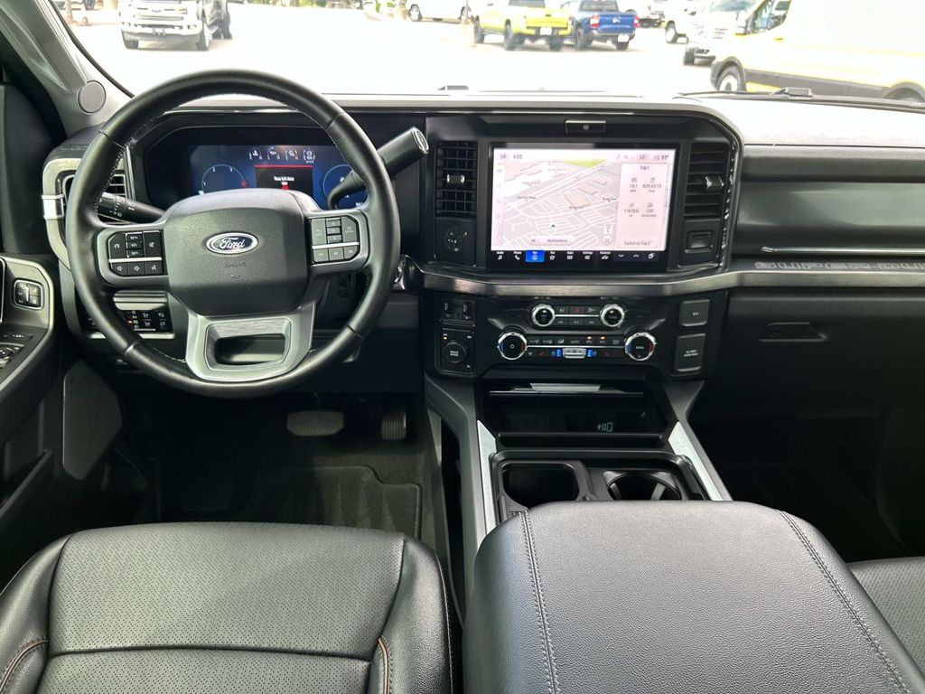 Vehicle photo 25