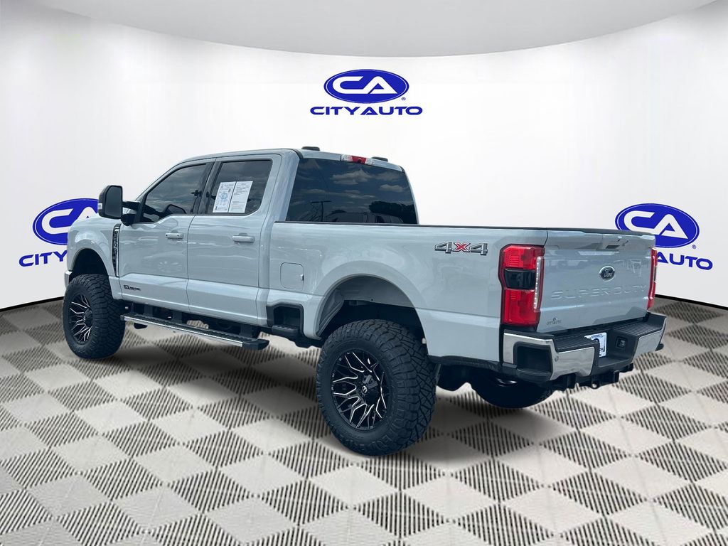 Vehicle photo 5