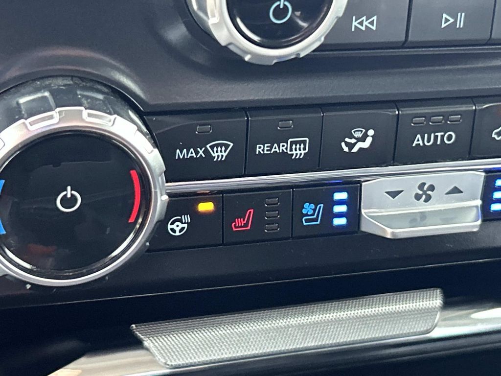 Vehicle photo 40