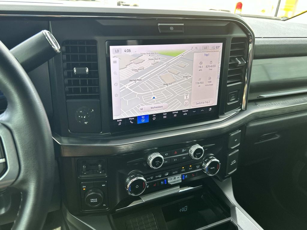 Vehicle photo 35