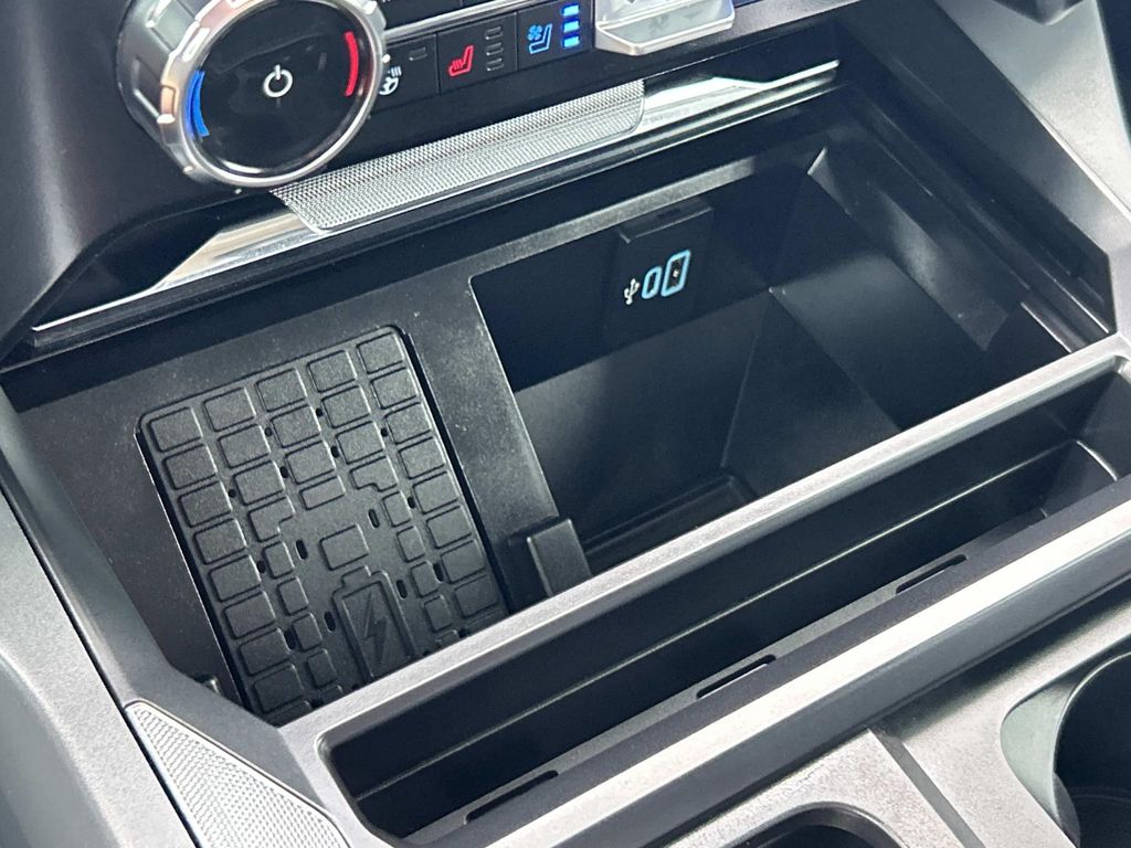 Vehicle photo 41