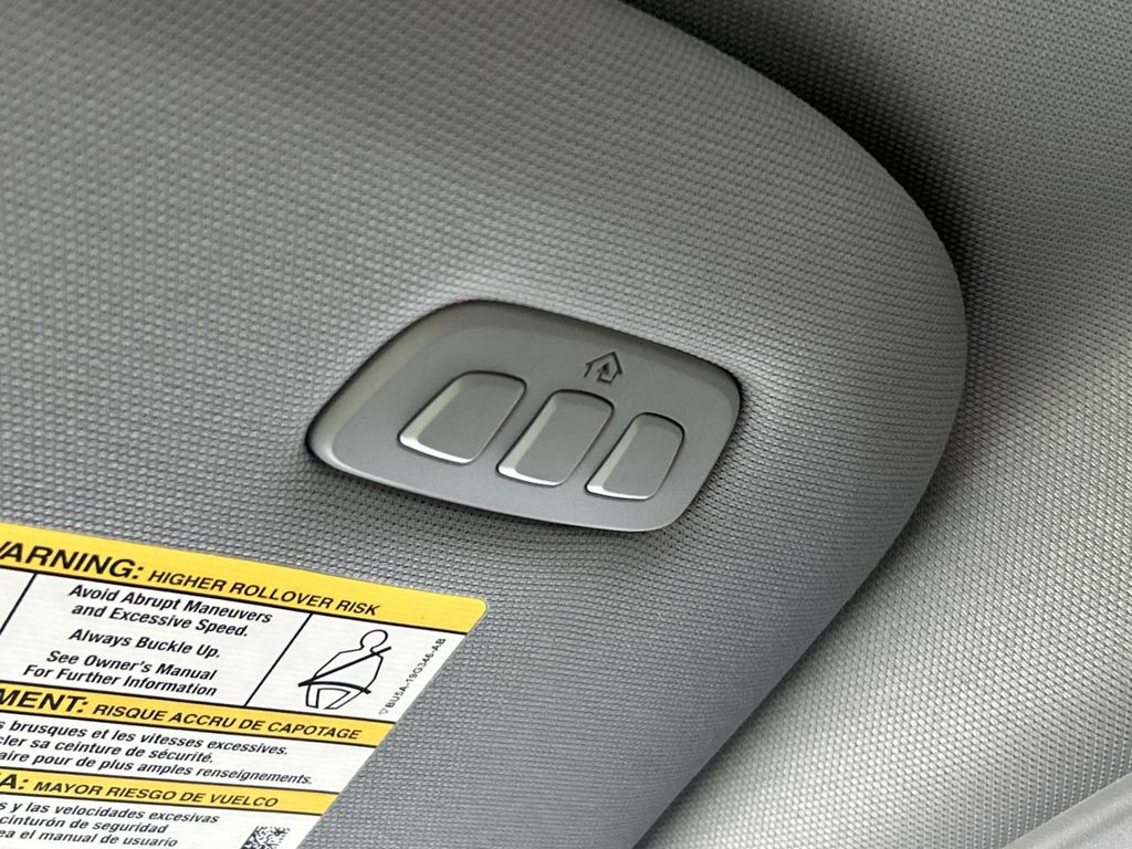Vehicle photo 34